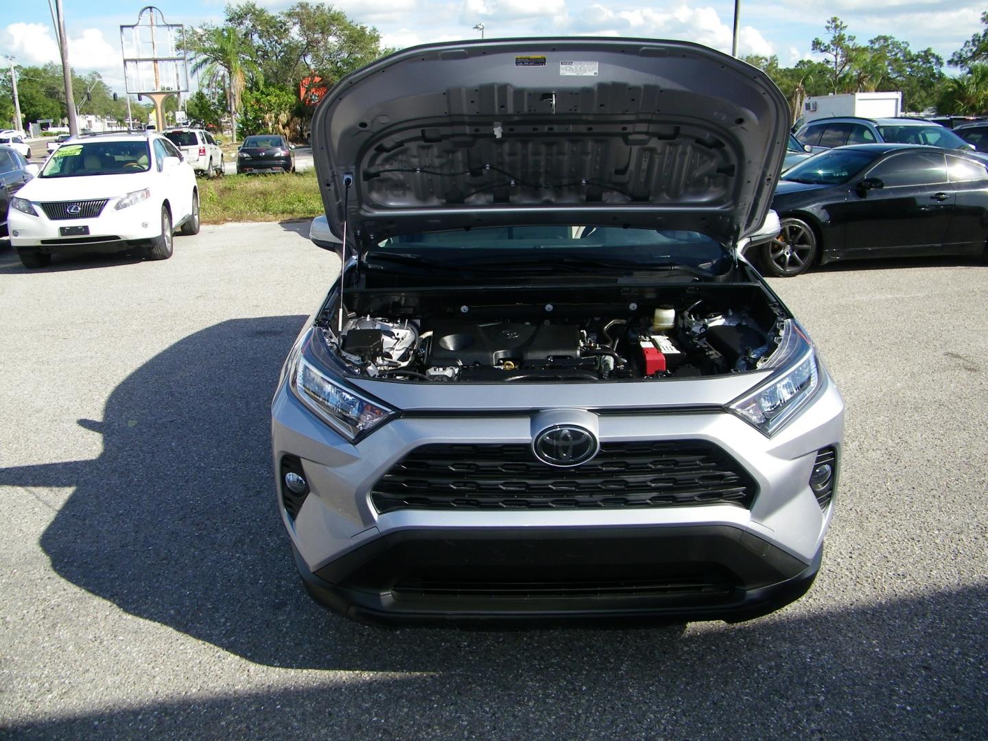 2019 Silver /Tan Toyota RAV4 XLE (JTMW1RFV2KD) with an 2.5L L4 DOHC 16V engine, 8A transmission, located at 4000 Bee Ridge Road, Sarasota, FL, 34233, (941) 926-0300, 27.298664, -82.489151 - Photo#9